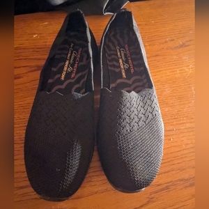 Skechers slip ons, size 9